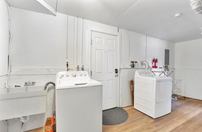 Building Photo - Charming Unfurnished Spokane Home with Large Shop in a Prime Northwest - Unfurnished