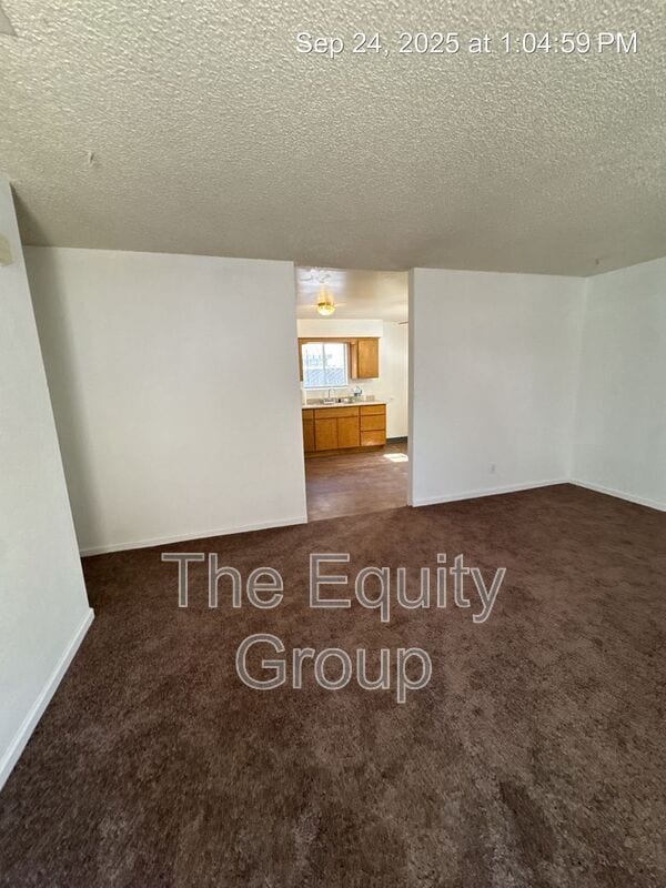 Building Photo - 942 E Tulare Ave