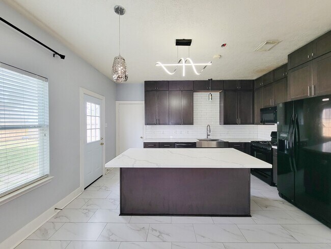 Building Photo - 714 Yawl Ct