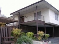 Building Photo - 100 Royal Way Dr