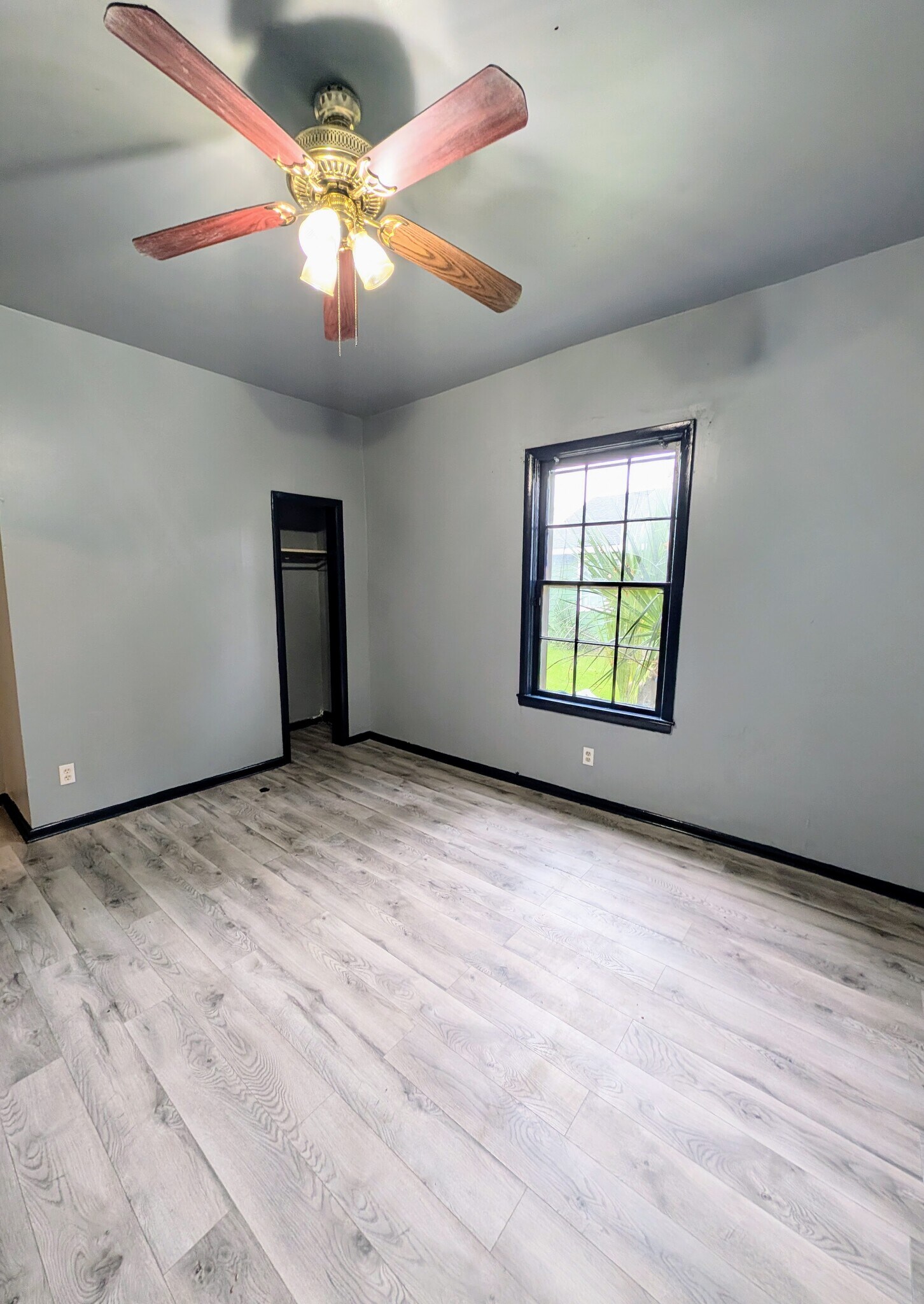 Building Photo - 1008 W 52nd St