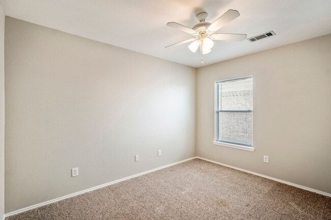 Building Photo - Bright and Beautiful Open-Concept Home!