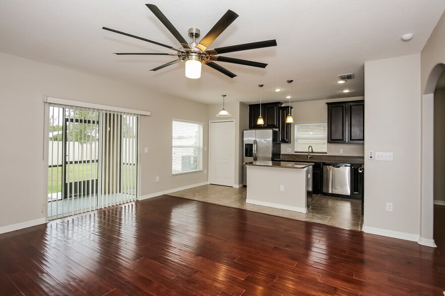 Building Photo - 10525 Summer Azure Dr
