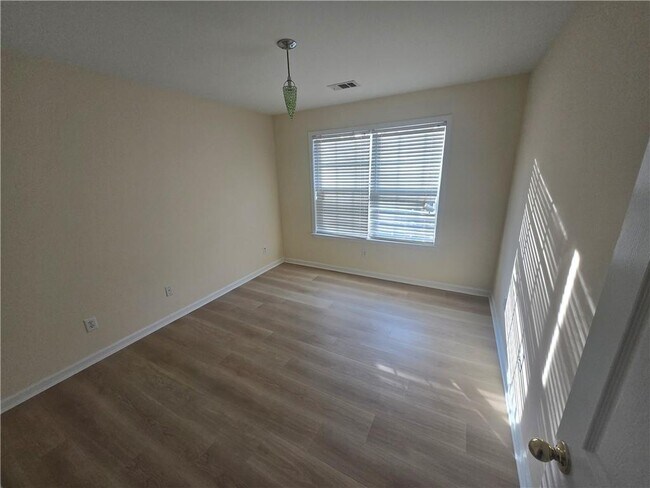 Building Photo - 2206 Creekway Dr