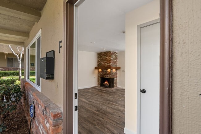 Building Photo - updated and unique 3 bedroom