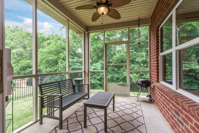 Building Photo - 3 Bed, 2 Bath One Level Home w/ Hardwood T...