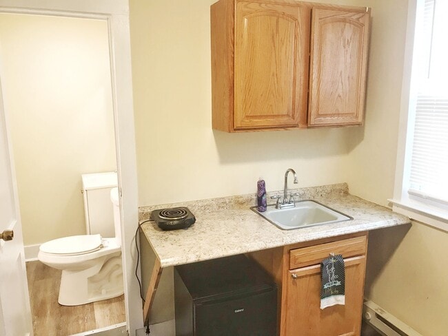 Building Photo - 1431 Bank St