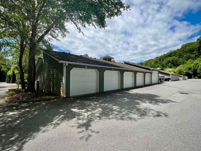 Building Photo - 3-Bed, 2-Bath Condo with Garage!