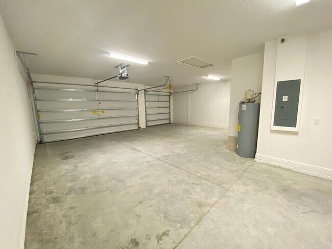 Building Photo - Hanover Lakes-4957 Olivia Court St. Cloud,...