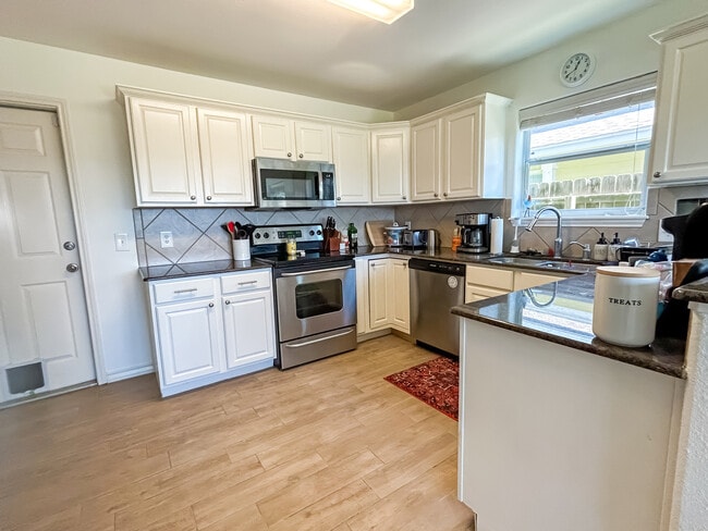 Building Photo - 2418 Mystic Star Dr