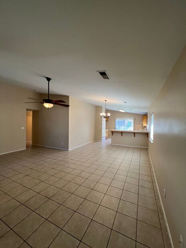 Building Photo - 2902 Tar Springs Ave