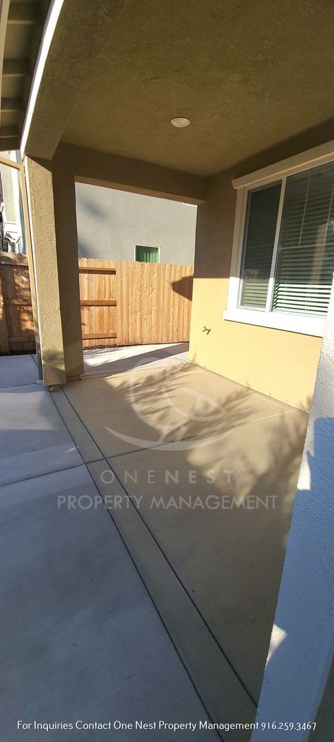 Building Photo - Gorgeous 4 bedroom 3 bath Rocklin Home