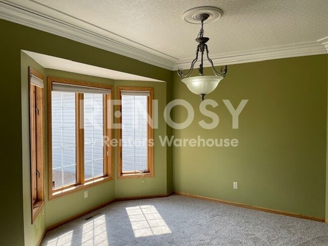 Building Photo - 4800 Sq. Ft. 5 Bedroom 4.5 Bath Home in Woodbury