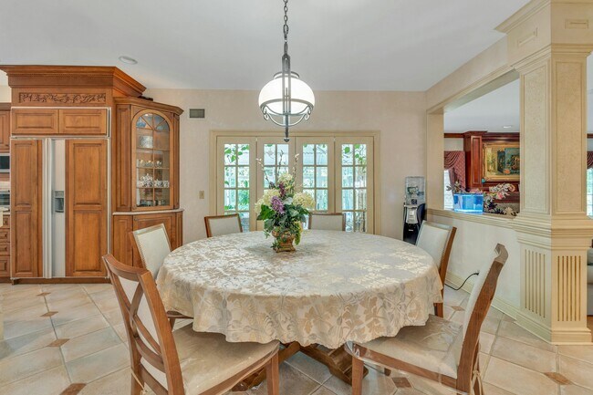 Building Photo - 787 Peach Tree Ln