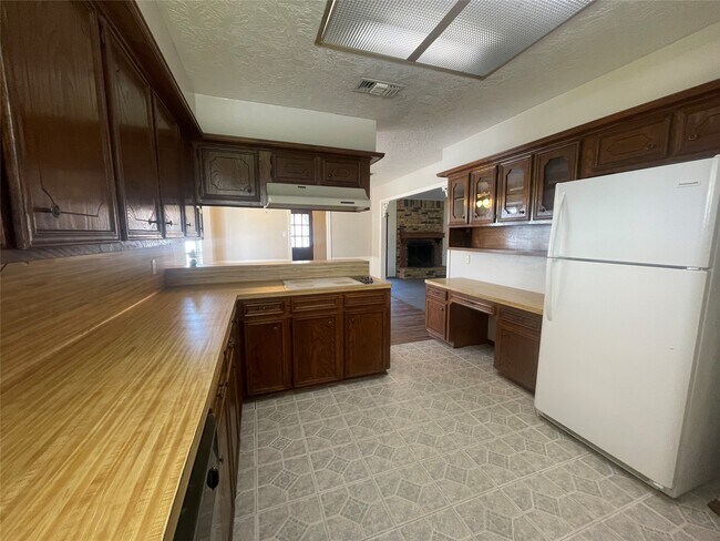Building Photo - 302 Yorkshire Ct