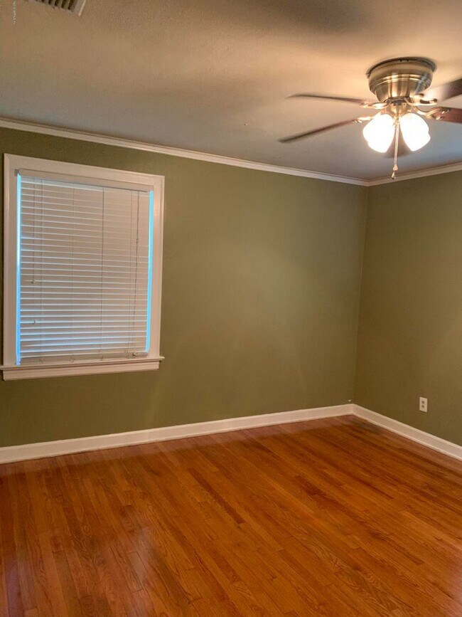 Building Photo - Charming 2/1 in the heart of St. Nicholas