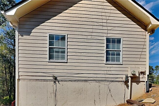 Building Photo - 2020 Hunters Trail Dr