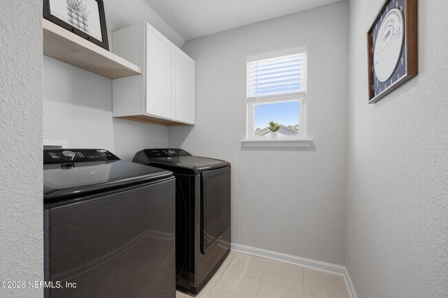 Building Photo - 184 Dahlia Falls Dr