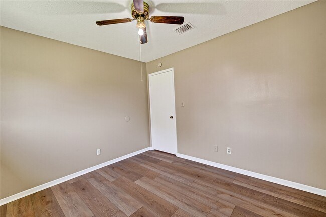 Building Photo - 13847 Cherry Hollow Ln