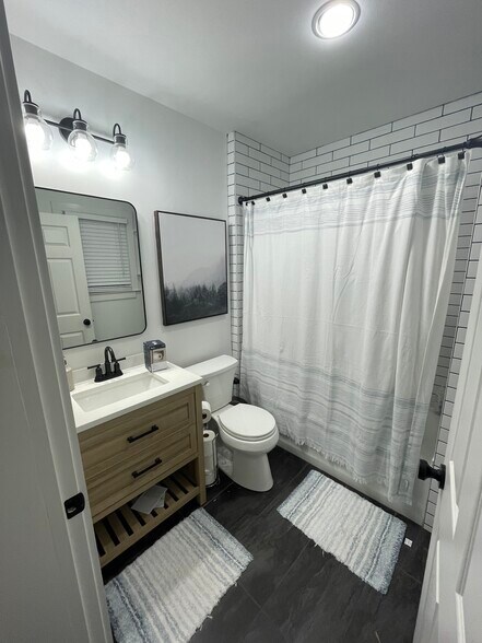 Building Photo - 3709 Sargeant Dr