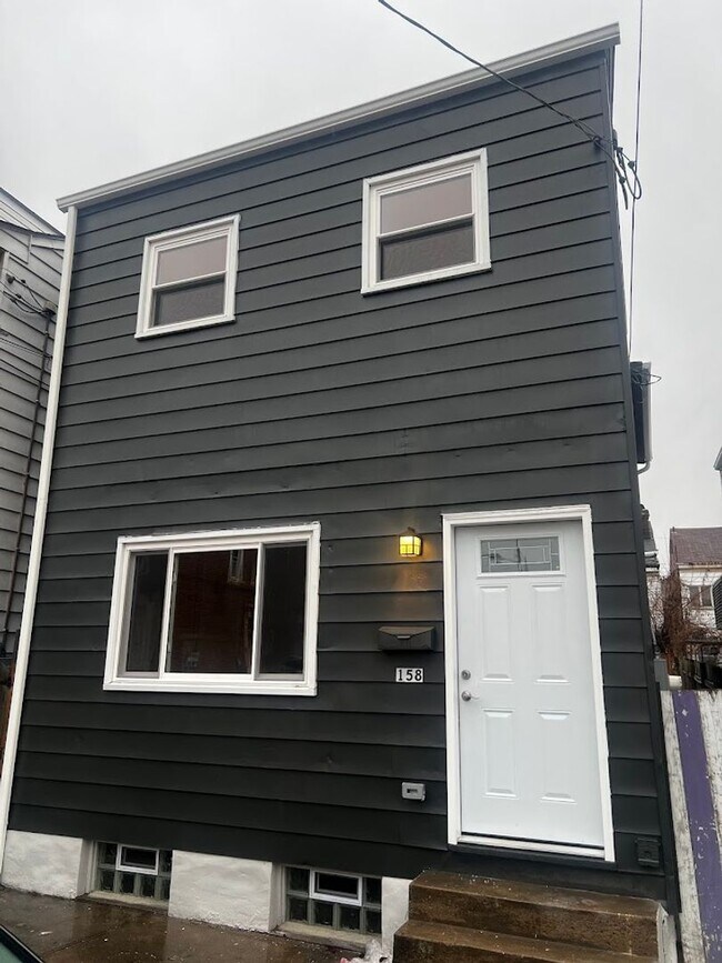 Building Photo - 158 S 17th St