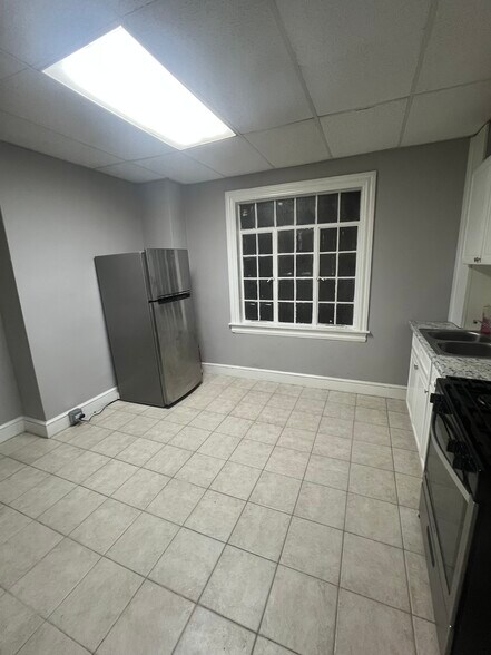 Building Photo - 243 N Queen St