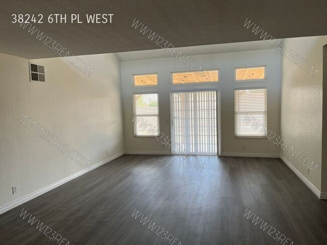 Building Photo - 38242 6th Pl W
