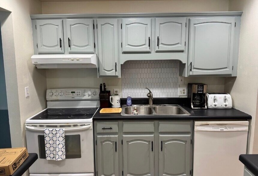 Building Photo - 2505 S Kiwanis Ave