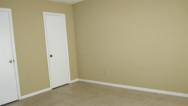 Building Photo - 12461 Wellington Park Dr