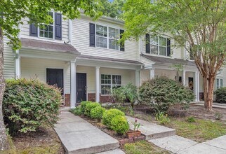 Building Photo - 203 Twin Tree Dr