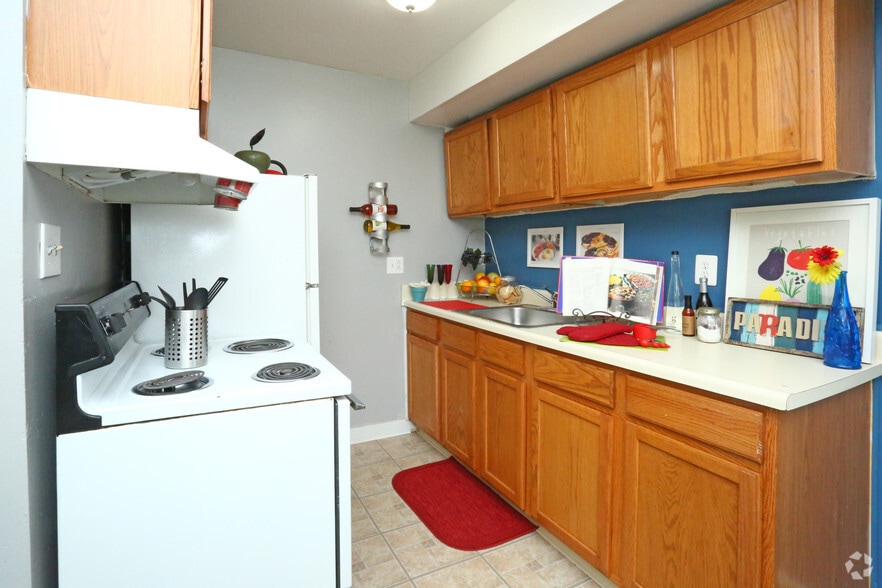 1 BR, 1 BA - 624 SF - Anthos Gardens
