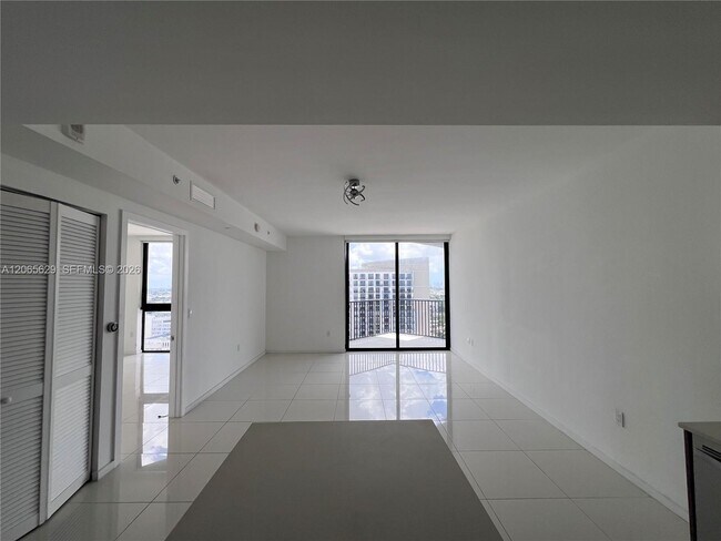 Building Photo - 5300 Paseo Blvd