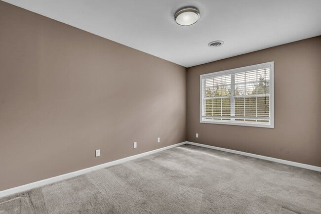 Building Photo - Renovated 4 Bedroom 3 Home for Rent!