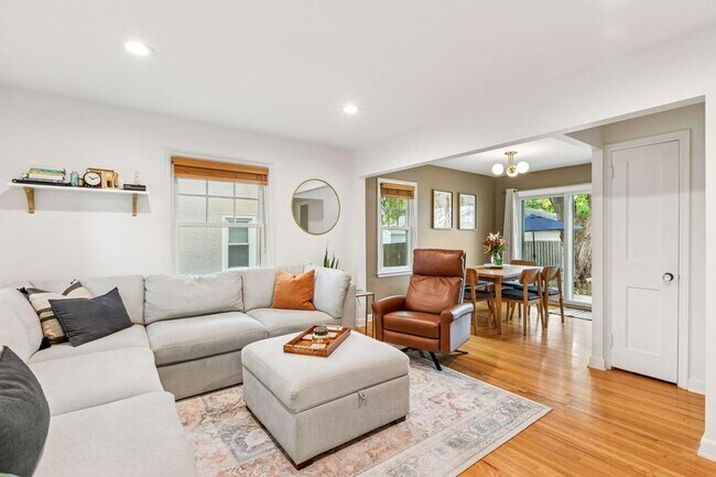 Building Photo - 3040 Hampshire Ave S