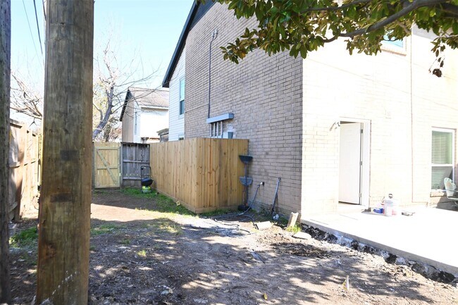 Building Photo - 7918 Prestwood Dr
