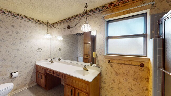 Building Photo - 2 WEEKS FREE + $1,595 for a 3 Bedroom vintage charmer in Harker Heights!