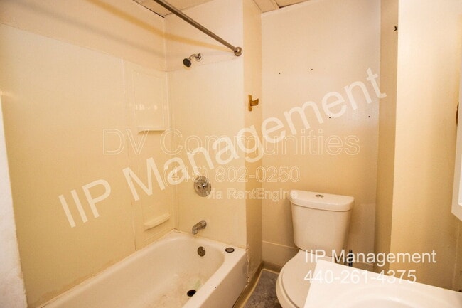 Building Photo - 2142 W 105th St