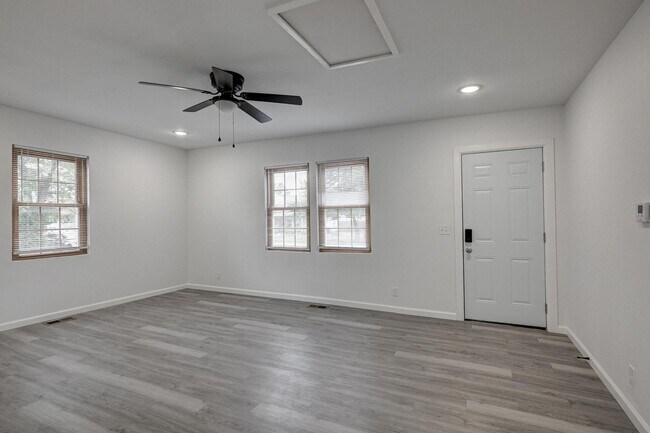 Building Photo - 2123 S Porter Ave