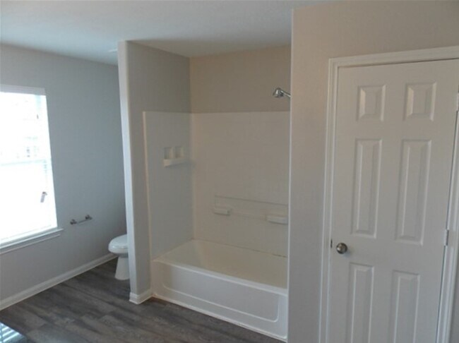 Building Photo - 13323 Ambrosa Dr