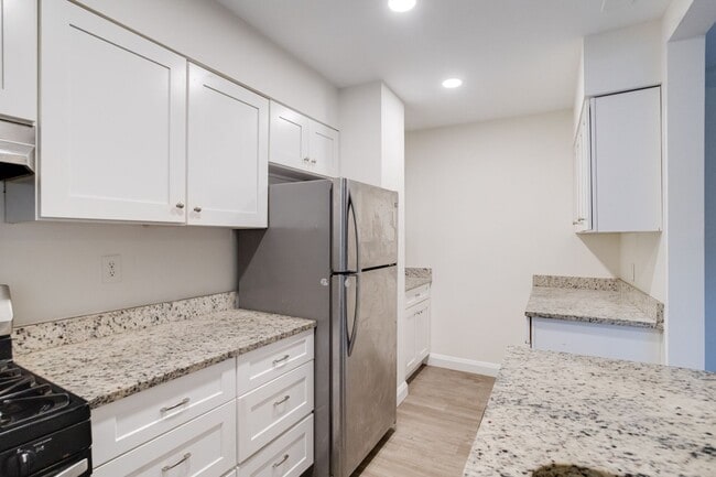 Building Photo - 1809 Glen Ridge Rd