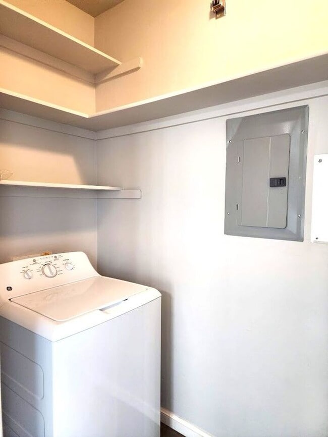 Building Photo - Spacious 5 Bedroom 3 Bath In Highland Park Add in Edmond