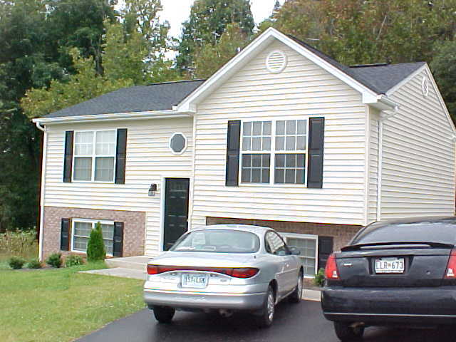 Building Photo - 145 New Towne Rd