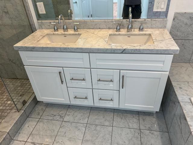 Double sink in master bathroom - 2812 Anchor Ave