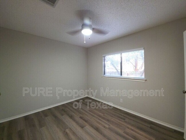 Building Photo - 1406 Bullhill Cove
