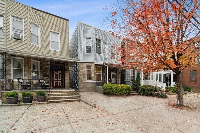 Building Photo - 223 Dodd St