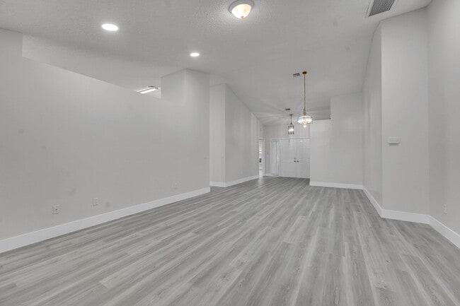 Building Photo - 13048 Meadowbreeze Dr