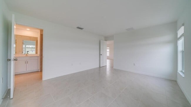 Building Photo - 4019 San Clemente Ct