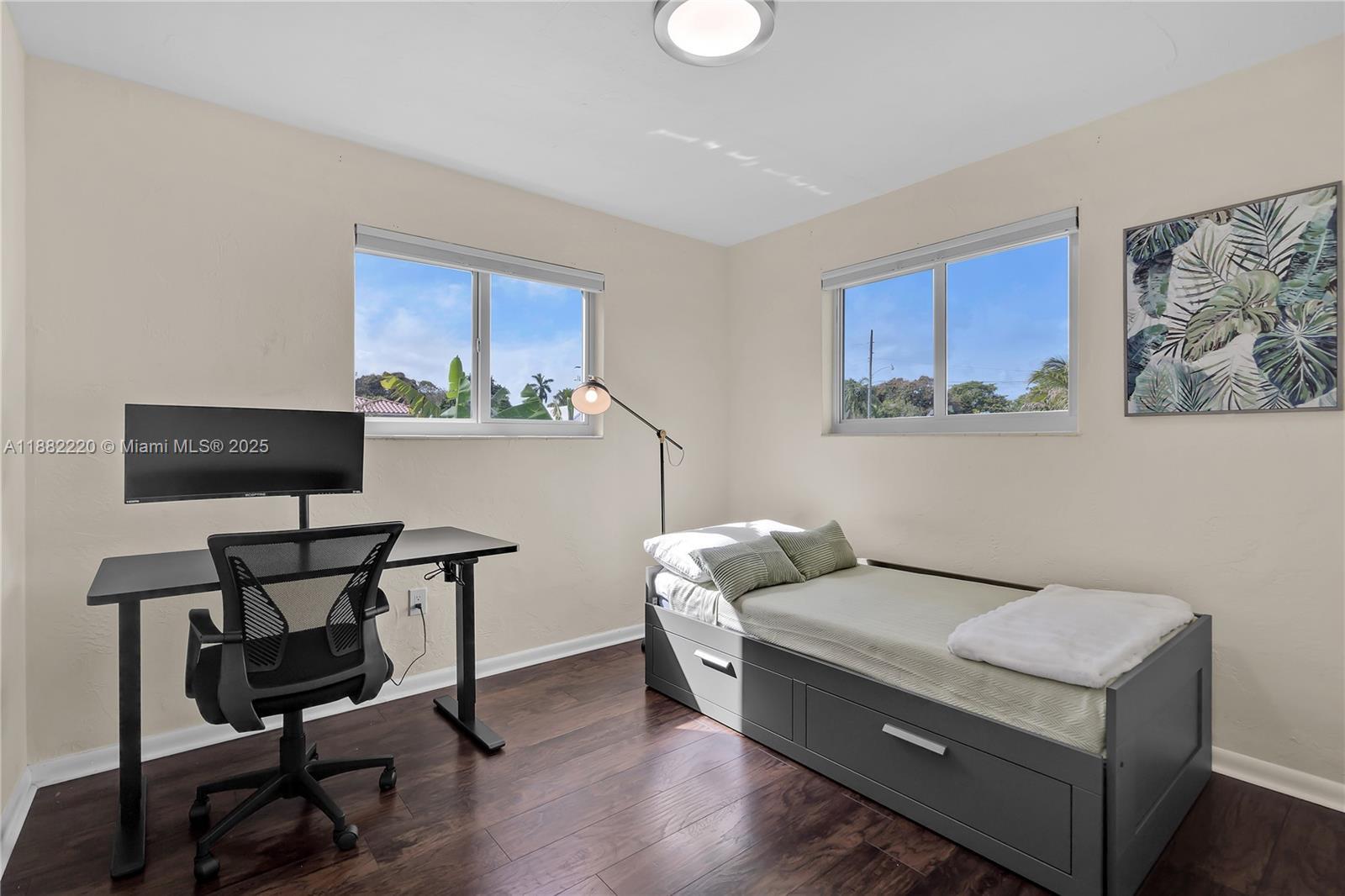 Building Photo - 1001 NE 110th St