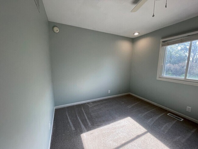 Building Photo - Home For Rent Papillion