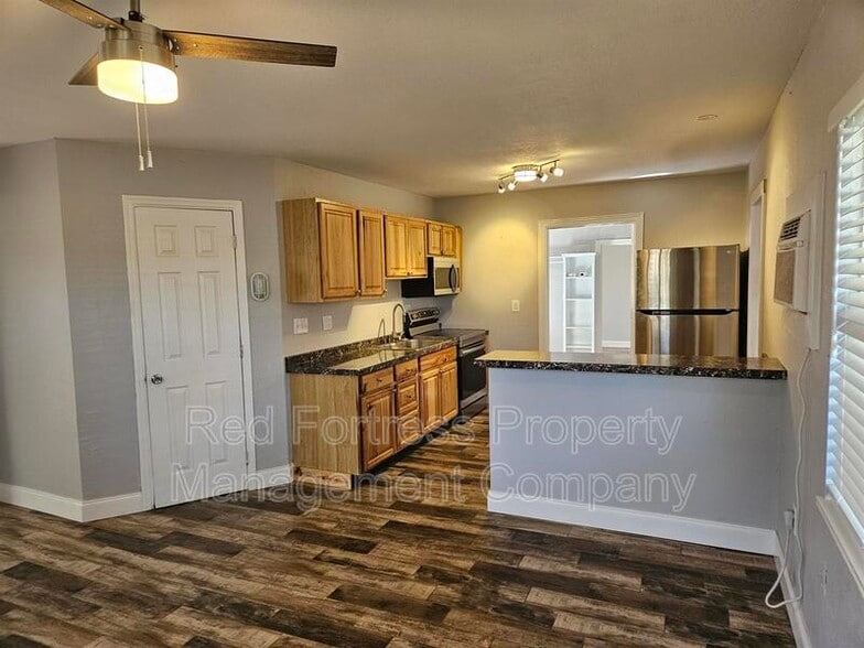 Building Photo - 433 South Dr